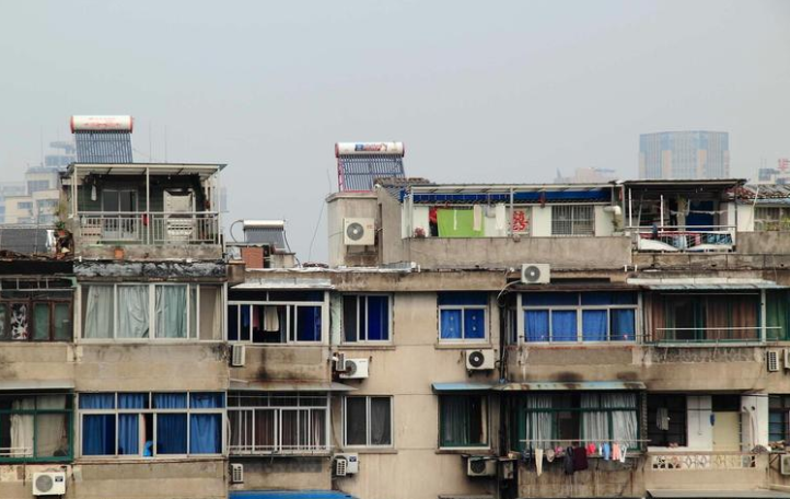 老破小的樓房有出路了，讓居民原地?fù)Q上新房成今年城市更新的熱詞